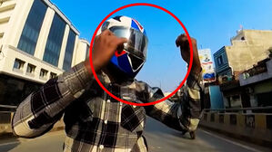 달리던 오토바이 멈칫&hellip;"이건 흉기" 목 더듬고 간담 서늘 