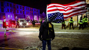 피 흘리며 쓰러진 간호사&hellip;"우리가 왜!" 분노 폭발하자 결국