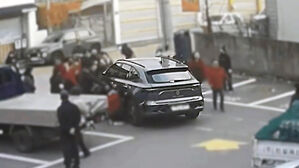 "악" 비명 울려퍼지자 순식간에&hellip;마트 주차장서 일어난 기적