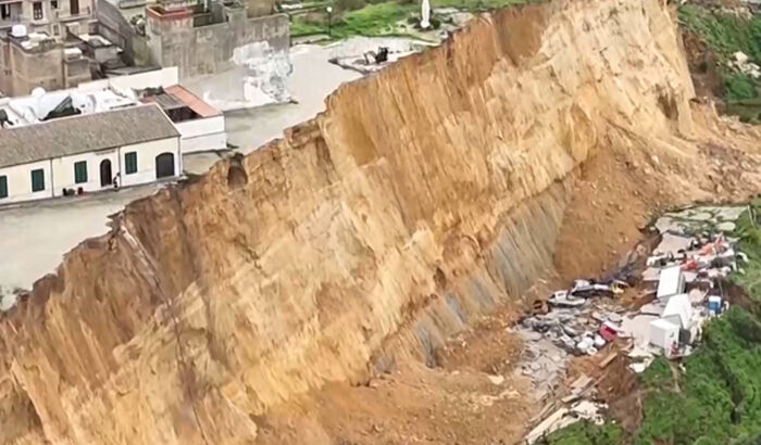 4km 땅 와르르, 수십 채 붕괴…"다 잃었다" 분통