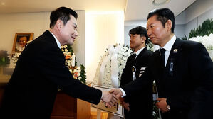 장동혁 "여야, 좋은 정치 했으면"&hellip;"재신임&middot;사퇴" 압박