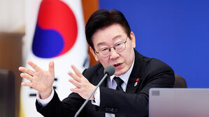 이 대통령 "짐승은 사람 만들든지 격리해야"&hellip;분노하며 올린 글 