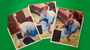 여성 위에 엎드린 앤드루 왕자 &hellip;'이게 왕실?' 영국 발칵