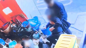 [단독] 경찰 향해 가스통 들고, 얼굴에 '퉤'&hellip;처벌은 고작 