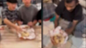 "충격적" 영상 공분&hellip;닭 뼈와 밥 섞더니 "드세요"