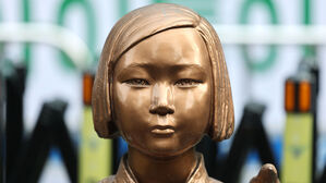 경찰, '위안부 모욕 혐의' 강경 보수단체 대표 피의자 소환