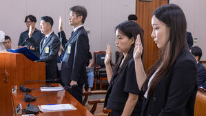 상설특검, '관봉권 띠지 유실' 검찰 수사관 피의자 조사