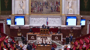 직전 월급의 '최고 75%'&hellip;'후한' 실업급여 손대려다 결국