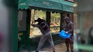 "남성 둘 들이닥치더니" 행인 기겁&hellip;대낮 버젓이 당했다