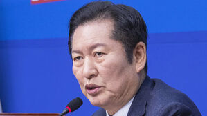 갈등 수습 나선 정청래&hellip;"절충점 찾아야" 목소리도