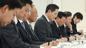 '성장 과실 모두에게' 이 대통령 당부에 재계 300조 투자로 화답