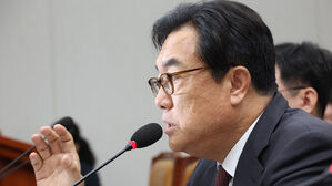 경찰, '윤 대통령실 PC 초기화' 의혹 정진석 소환 통보