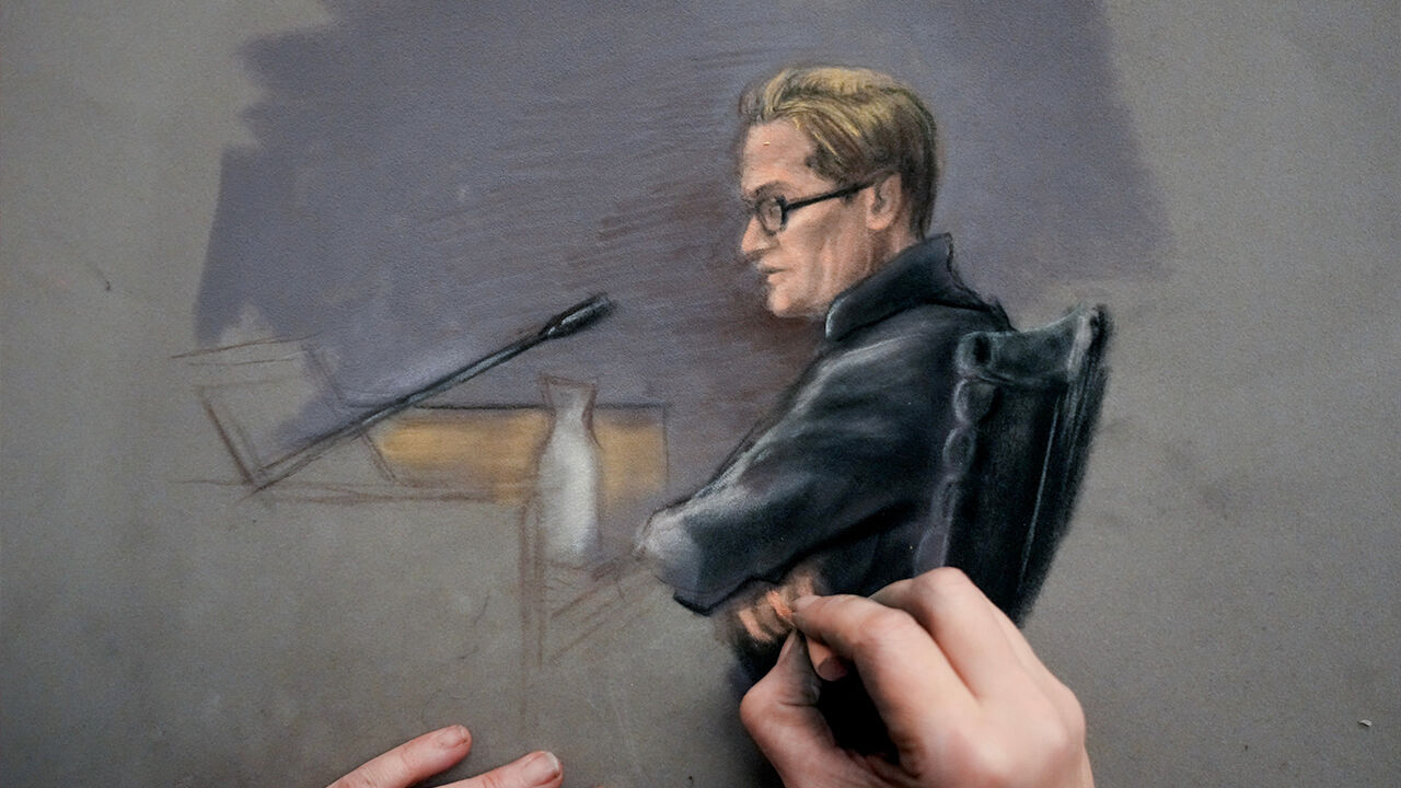 성폭행 등의 혐의로 법정에 선 노르웨이 왕세자빈의 아들 마리우스 보르그 회이뷔를 그린 법정스케치
