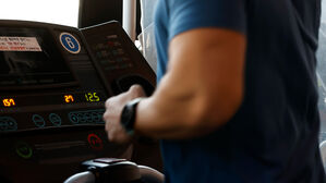 헬스장 회원이 러닝머신 타고 내려오다 중상&hellip;치료비는 누가?