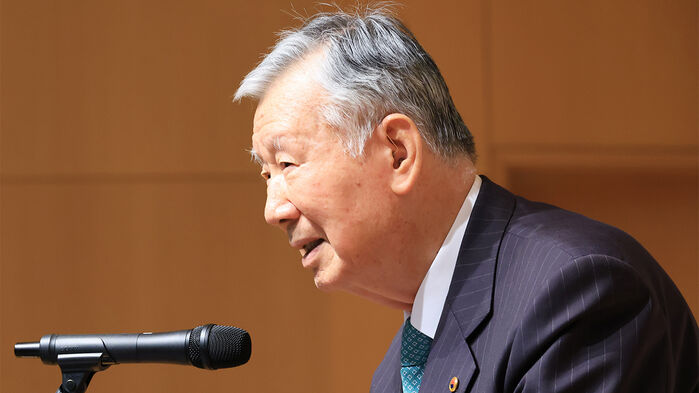 이중근 부영그룹 회장이 5일 서울 중구 세종대로 부영태평빌딩에서 열린 2026년 시무식 및 출산장려지원 행사에서 신년사를 하고 있다.