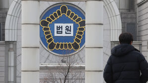 학원동료가 던진 눈 피하다 추락해 하지마비&hellip;2심서 징역형