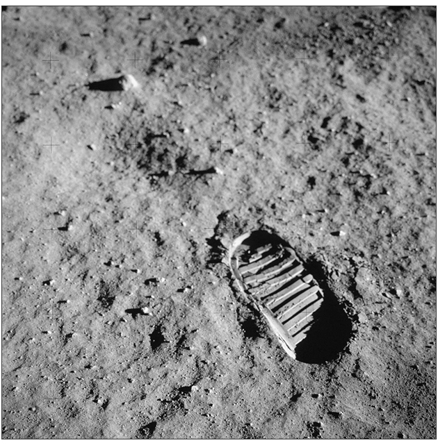 달에 찍힌 인류의 첫 발자국-버즈 올드린의 발자국 1969년 7월 20일