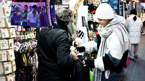 한국 스쳐가는 '환승객'들&hellip;'큰손' 모시기 경쟁