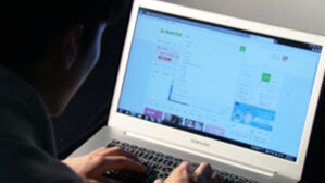 프로필 옆에 뜬 '버튼'&hellip;"익명으로 썼는데" 발칵