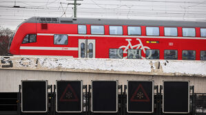 열차서 사정없이 '퍽퍽'&hellip;두자녀 둔 직원 끝내 숨졌다