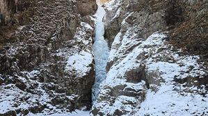 동장군 기세에 꽁꽁 언 옥계폭포