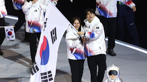 공동 기수 피겨스케이팅 차준환(서울시청), 스피드스케이팅 박지우(강원도청) (사진=연합뉴스)