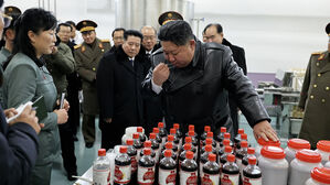 소주부터 '빠다'까지 &hellip;김정은의 시식&middot;시음 릴레이