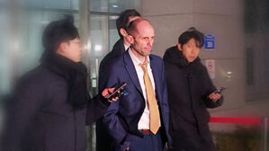 쿠팡 로저스 14시간 고강도 조사&hellip;3차 소환 이어질 듯