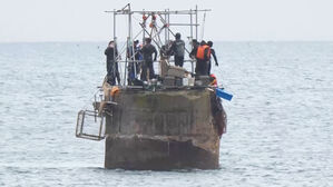 84년 묻힌 유골 찾았는데&hellip;바다 들어간 베테랑 숨져