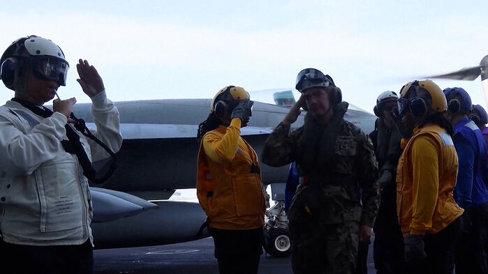 협상 뒤 항모 찾아 "힘을 통한 평화"…이란 반발