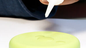 출근해서 책상 앉았다가 '기겁'&hellip;동료의 황당 테러