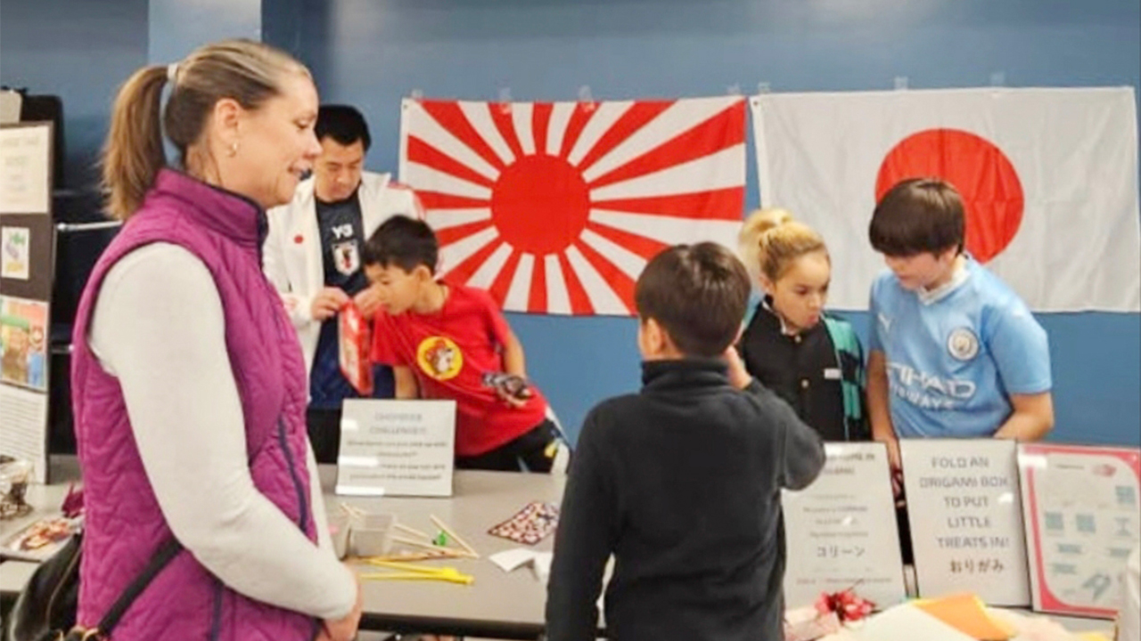 미 초등학교 다문화 행사에 욱일기 등장…