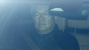 경찰, '윤 대통령실 PC 초기화' 정진석 18시간 넘게 조사