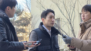 "김경, 측근들에 CES 출입증 배부"&hellip;경찰, 고발인 조사