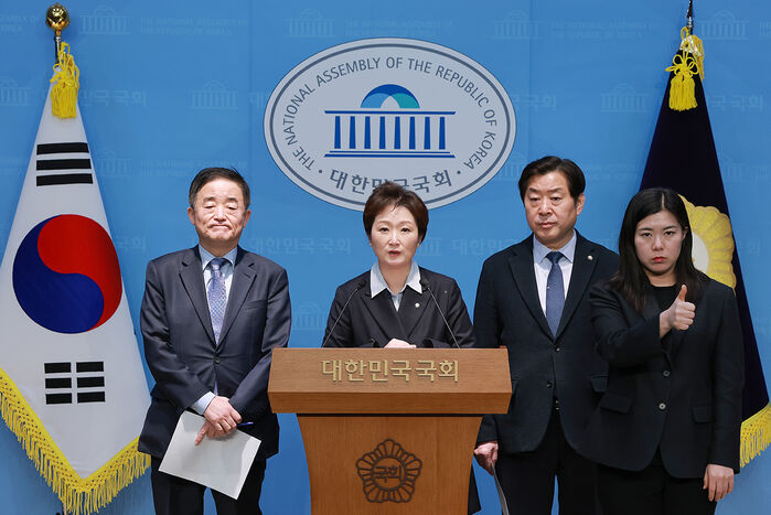 민주당 비당권파 최고위원들, 합당 논의 중단 촉구 회견/ 지난 6일 (사진=연합뉴스)