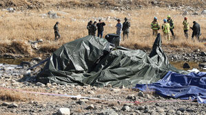 가평에서 육군 코브라 헬기 훈련 중 추락&hellip;조종사 2명 사망