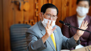 [단독] "후원금 모금해 로비" 지시했나&hellip;이만희가 서명