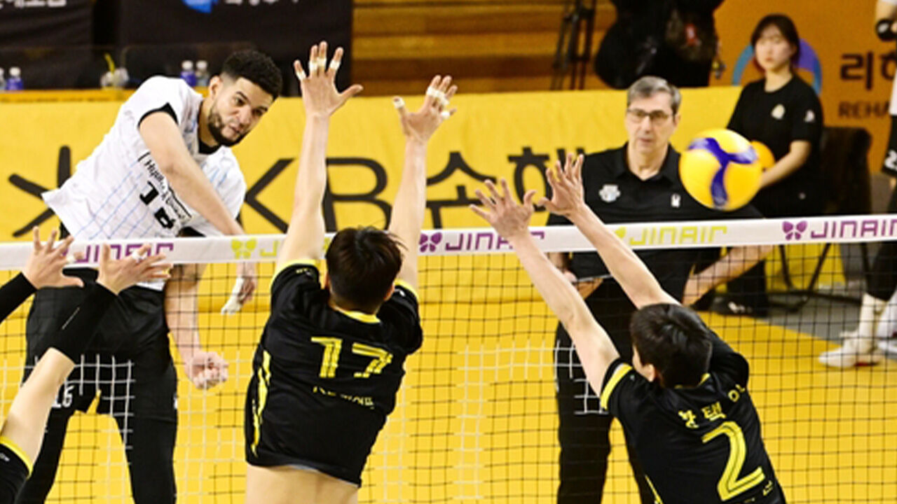 프로배구 남자부 현대캐피탈 KB손보 잡고 1위 탈환