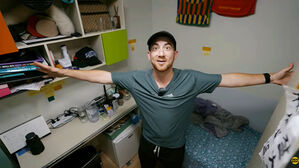 "한국 삶 말도 안돼"&hellip;침대 누운 655만 유튜버 '경악'