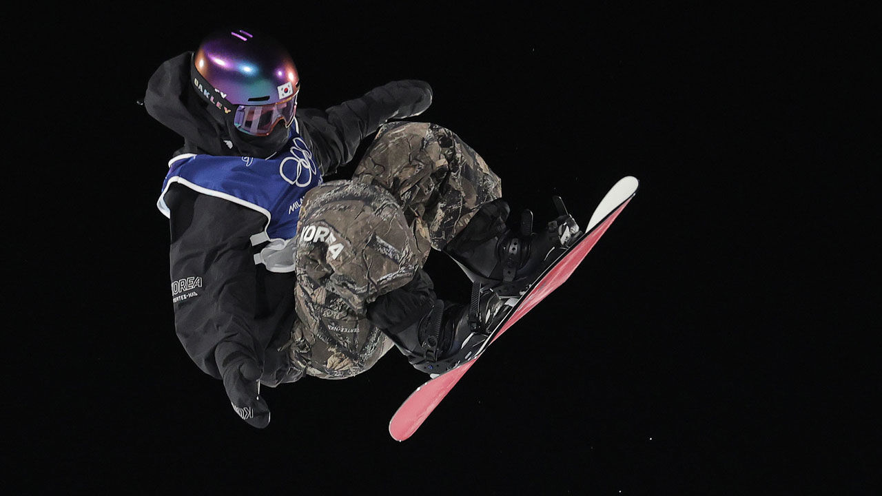 2026 밀라노-코르티나담페초 동계올림픽 스노보드 여자 빅에어 결선에서 유승은이 묘기를 펼치고 있다. (사진=연합뉴스)