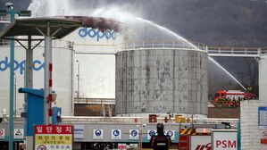 경산송유관공사 유류탱크 불, 2시간 만에 진화&hellip;민가 옆 화재에 긴장