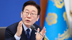 이 대통령 "현재 입법 속도론 국제사회 변화 대처 매우 어려워"