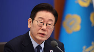 이 대통령, '헬기 추락' 순직 준위 2명 애도 "숭고한 희생에 경의"