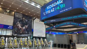 거래소 로비에 근조 화환&hellip;노조 "코스닥 분리는 투기판 제도화"