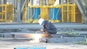 물량은 늘었는데 '인력 부족'&hellip;추가 채용 나서나
