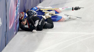 그땐 넘어지고 이번엔 충돌하고&hellip;4년 전 악몽 되풀이한 혼성 계주