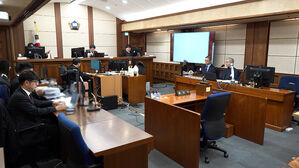 "감치하나" "재판 지연"&hellip;김용현 재판 '난장판'