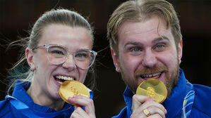 컬링&middot;스키 점프서 나란히 오누이가 금메달 합작