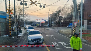 국토부, 철도 건널목에 AI CCTV 도입&hellip;'차단기 무시' 단속 강화