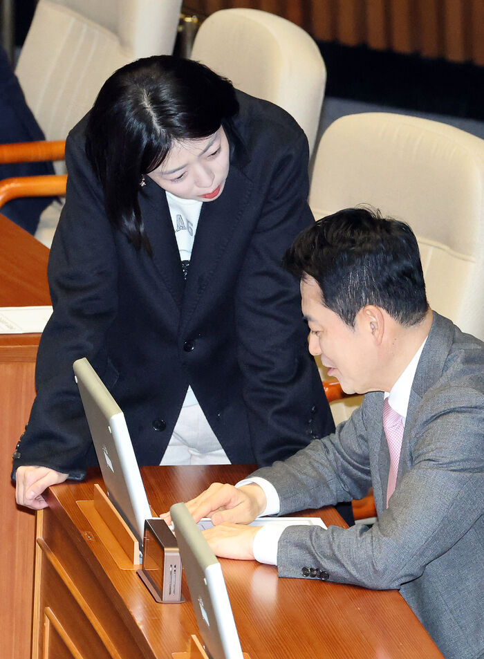 배현진 의원, 장동혁 대표에게 징계에 관해 질의 / 지난 9일, 국회 본회의장